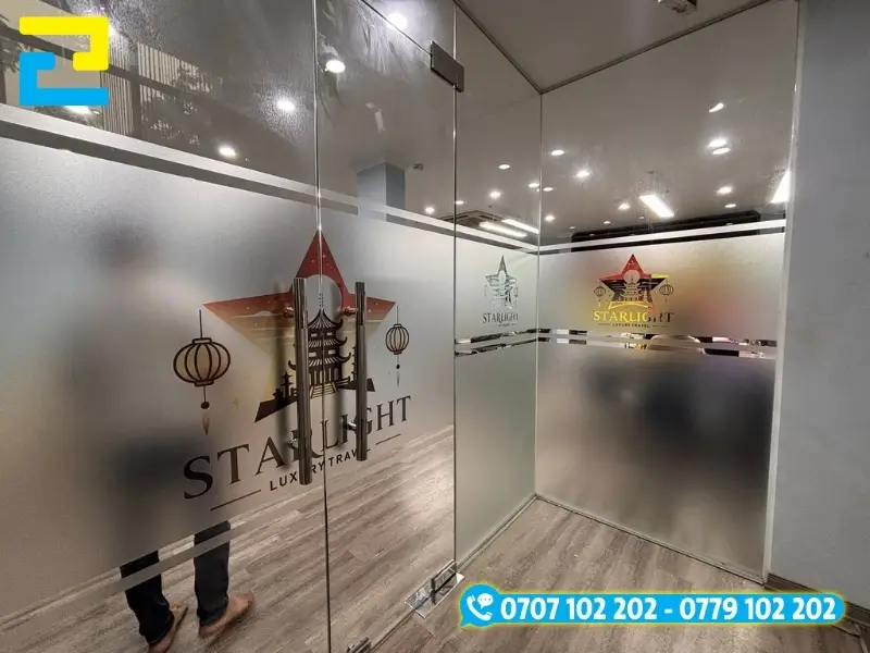 In UV logo thương hiệu trên decal mờ dán ở cửa kính văn phòng công ty