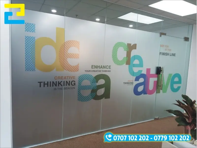 In UV decal mờ dùng để trang trí không gian phòng học