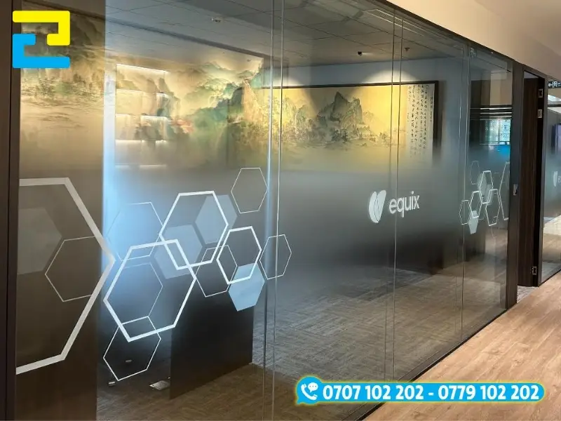 Một số dòng decal còn được phủ thêm lớp bảo vệ giúp tăng khả năng chống thấm nước, chống bám bẩn