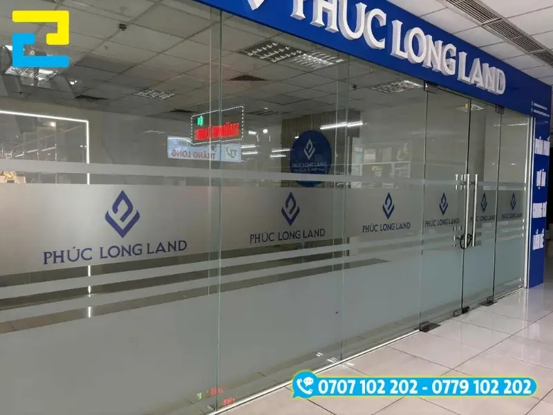 Liên hệ ngay với In Ấn Quảng Cáo 2H qua Hotline 0779.102.202 để được tư vấn dịch vụ in UV decal mờ miễn phí