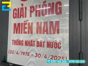 In UV decal lưới trang trí văn phòng lễ 30 Tháng 4