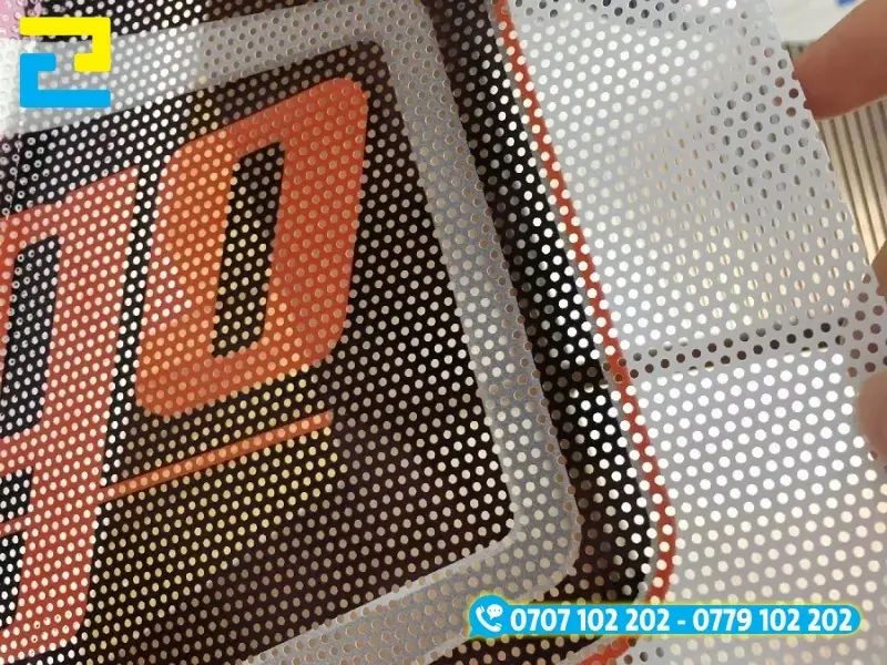 In UV decal lưới dễ dán và tháo gỡ mà không cần kỹ thuật phức tạp