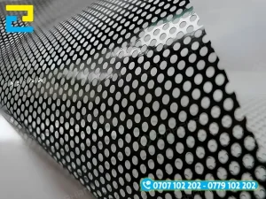 In UV decal lưới là giải pháp quảng cáo hiệu quả, bền đẹp và chuyên nghiệp cho nhiều không gian