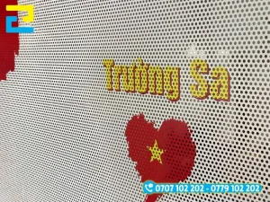 In UV decal lưới hình bản đồ Việt Nam trang trí kính dịp lễ