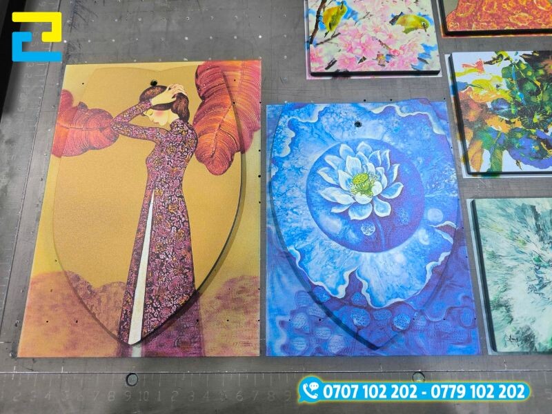In UV lên gỗ làm tấm treo tường đẹp mắt