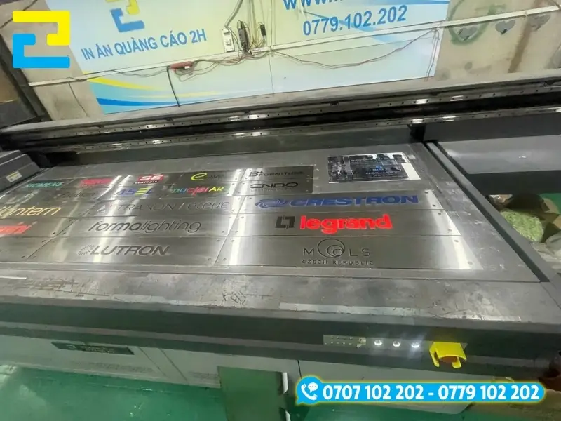 Bảng tên thương hiệu gia công bằng inox in UV