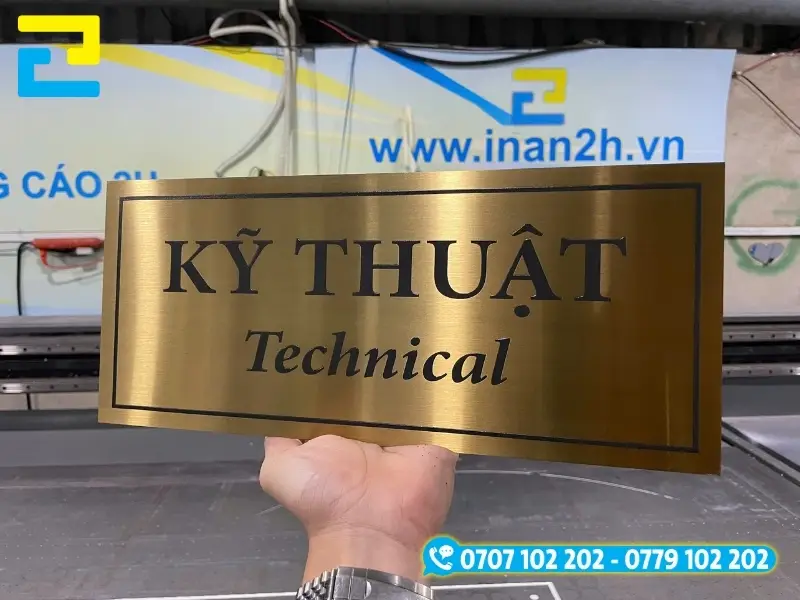 Biển tên phòng chức năng sang trọng bằng công nghệ in UV lên inox vàng