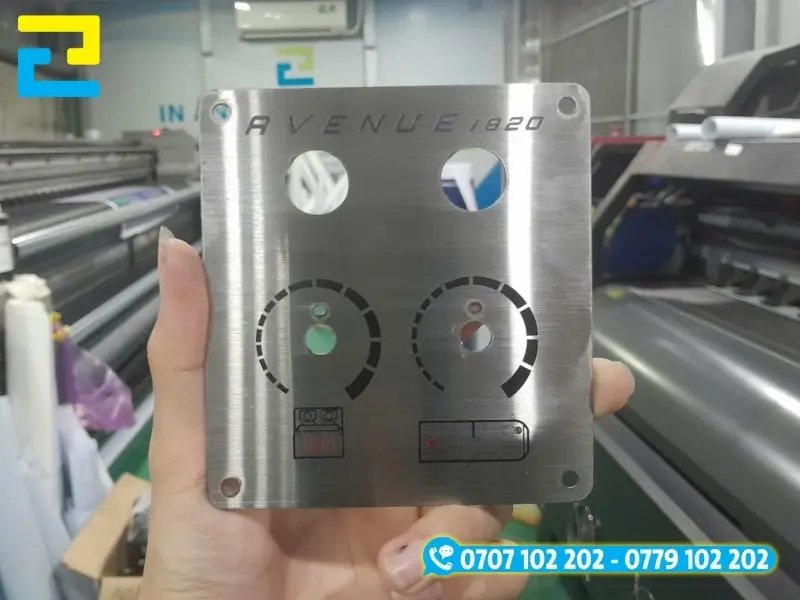 Làm bảng điều khiển, mặt nạ máy chính xác bằng cách in UV lên inox