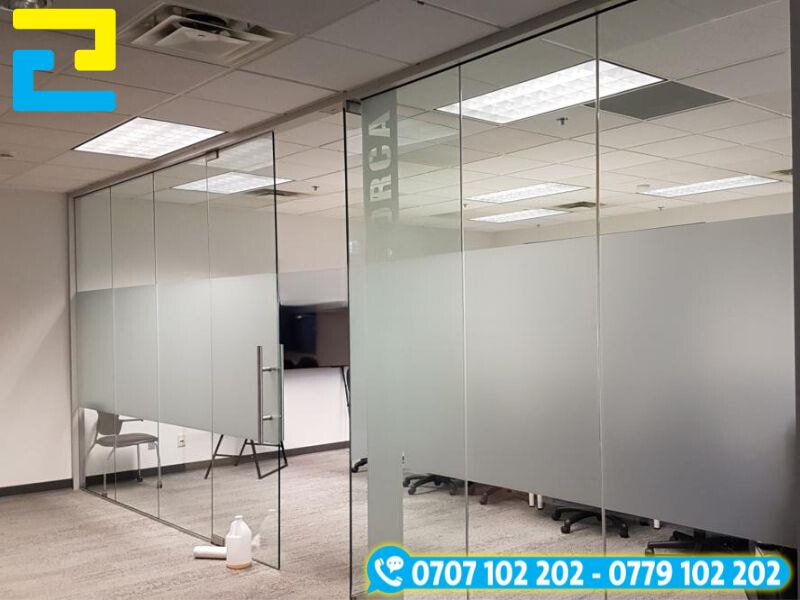 Decal dán kính mờ văn phòng