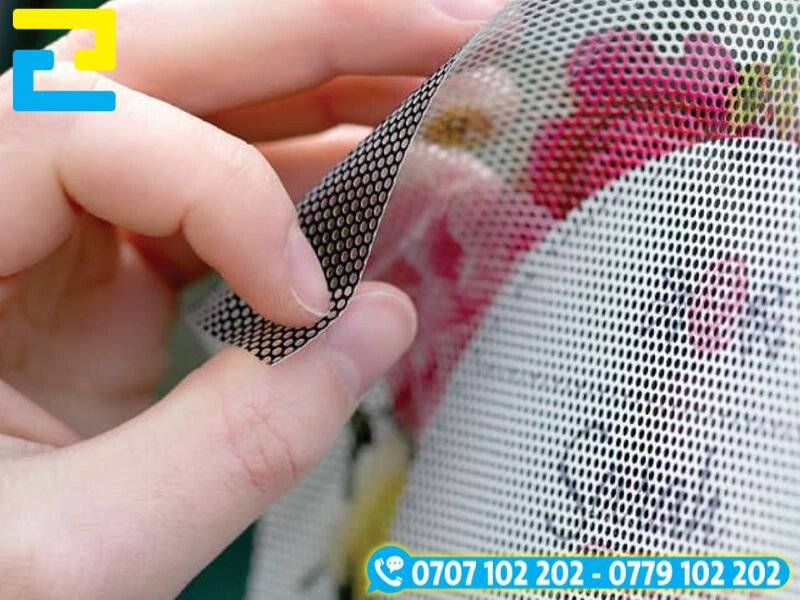 Decal lưới được sử dụng dán kính xe ô tô, cửa hàng, văn phòng