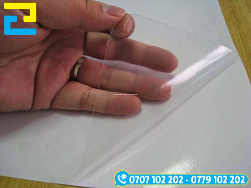 Hai mặt trong suốt của decal trong suốt có thể nhìn xuyên qua, làm rõ nét và nổi bật nội dung