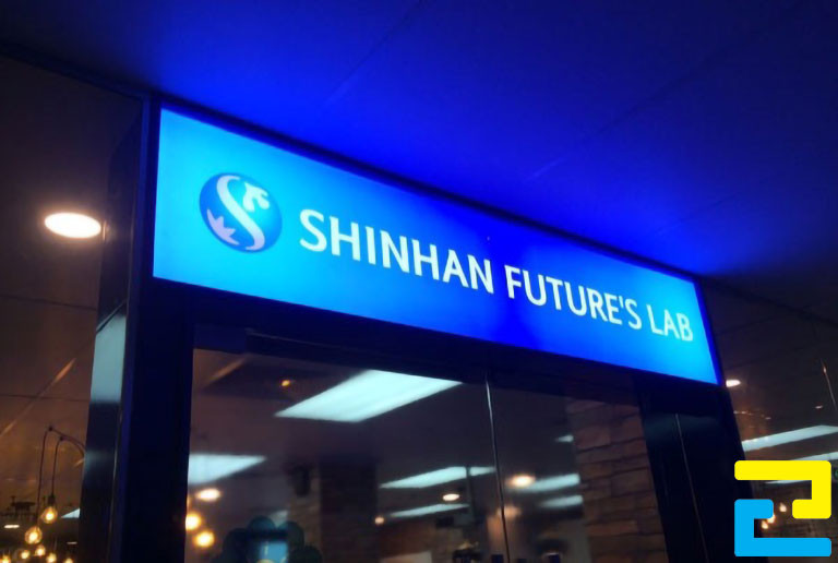 In bạt xuyên sáng ngân hàng Shinhan