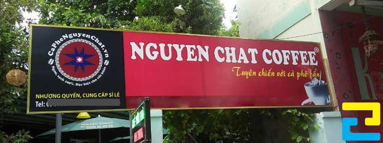In bảng hiệu quán cà phê Nguyen Chat Coffee