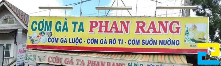 Bảng hiệu quảng cáo quán cơm gà ta Phan Rang