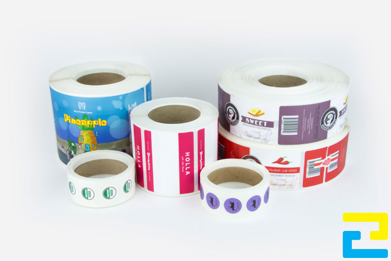 Tem nhãn decal cuộn có khả năng bám dính tốt, đồng thời có thể dán được trên nhiều bề mặt