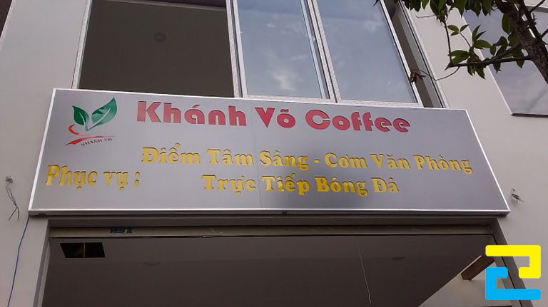 In bảng hiệu cho quán cà phê Khánh Võ