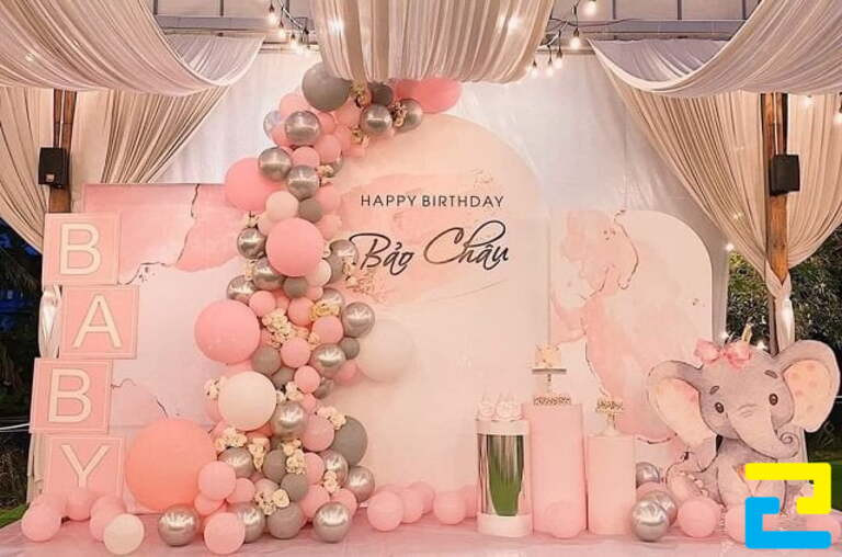 Sử dụng background, backdrop sẽ giúp bữa tiệc sinh nhật của bé thêm sinh động hơn