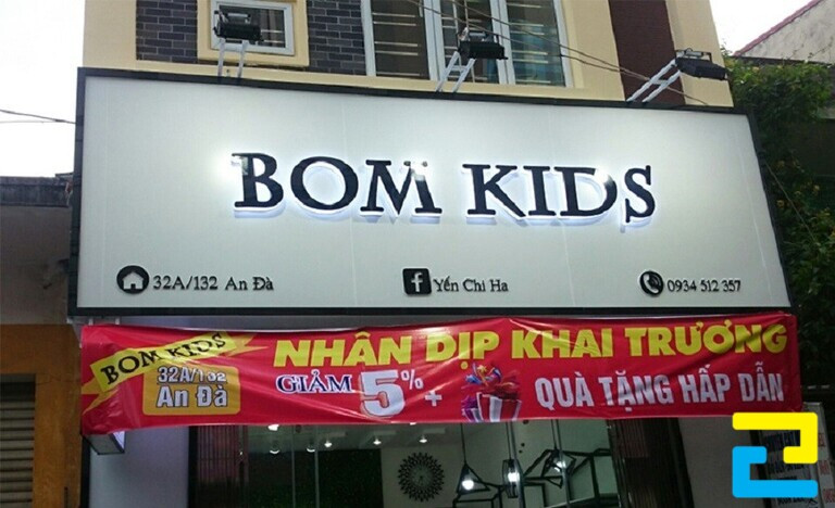 Mẫu băng rôn khai trương cửa hàng quần áo Bom Kids