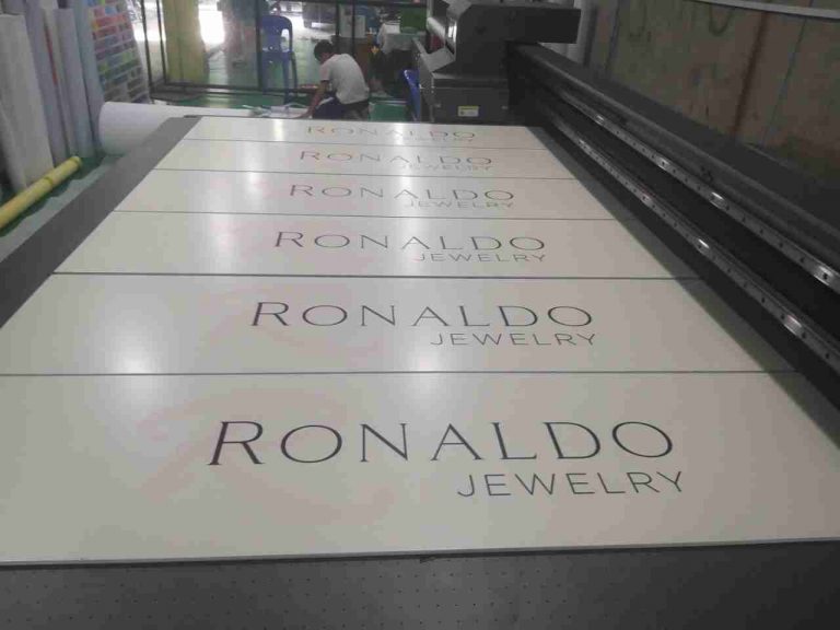 In Bảng Hiệu Shop Trang Sức Cho Thương Hiệu Của Siêu Sao Ronaldo