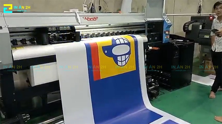 Máy in UV khổ lớn tại xưởng In Ấn Quảng Cáo 2H