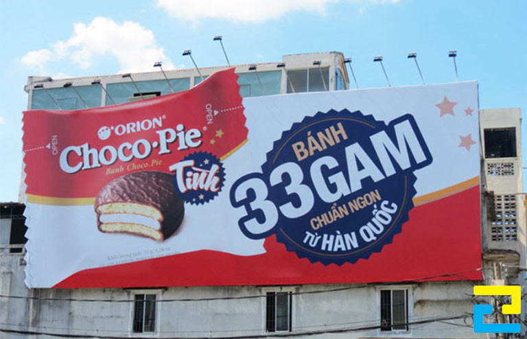 In pano quảng cáo bánh Choco Pie tại phường Tây Thạnh, Tân Phú