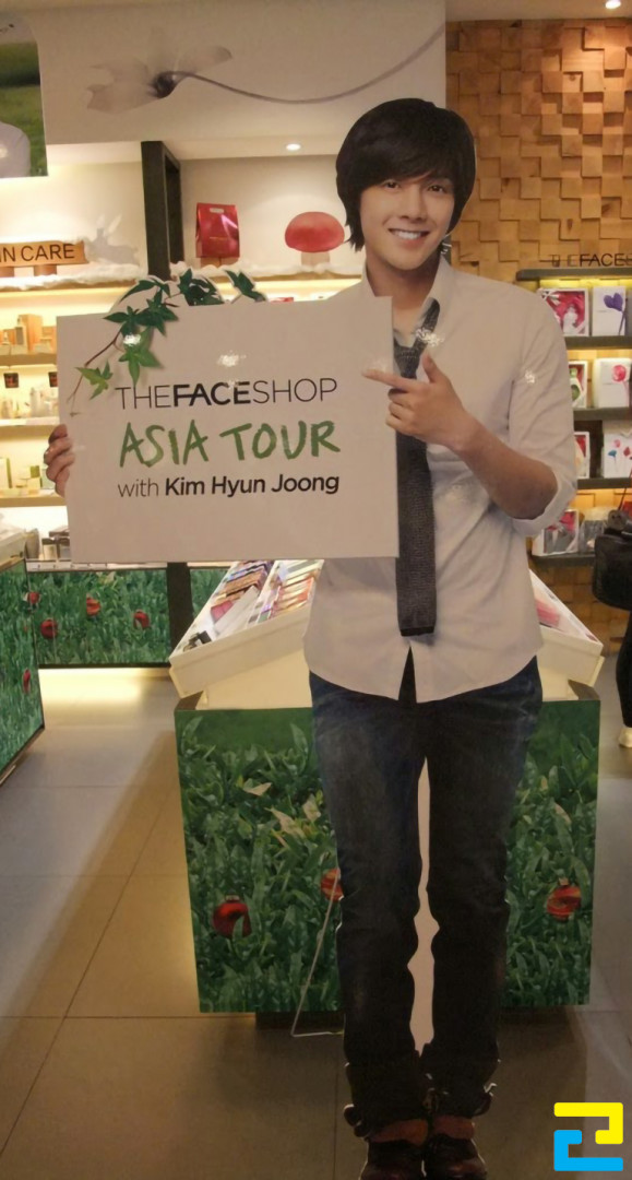 In standee hình người cho cửa hàng The Face Shop tại Phường Bình Thọ, TP. Thủ Đức