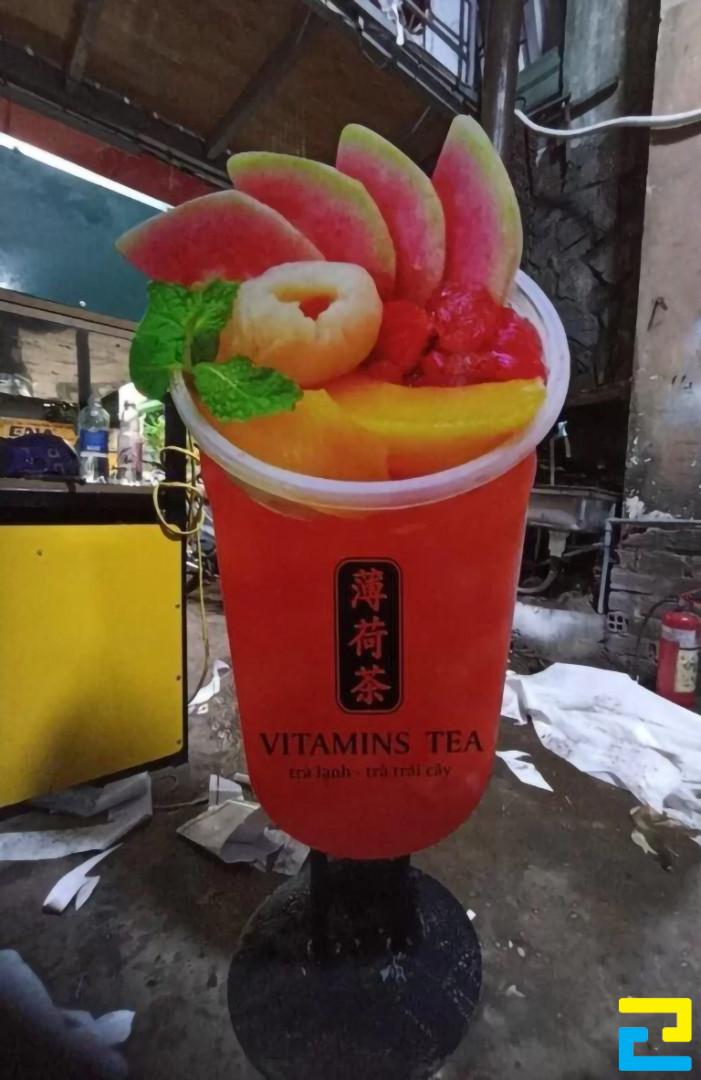 In standee hình ly trà đào cho quán Vitamins Tea 