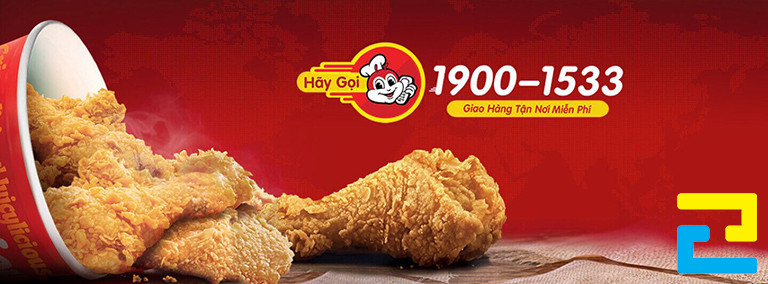 Mẫu 1: Bản in banner quảng cáo đồ ăn được thiết kế với tông màu đỏ chủ đạo, có hình ảnh món ăn gà rán đẹp mắt