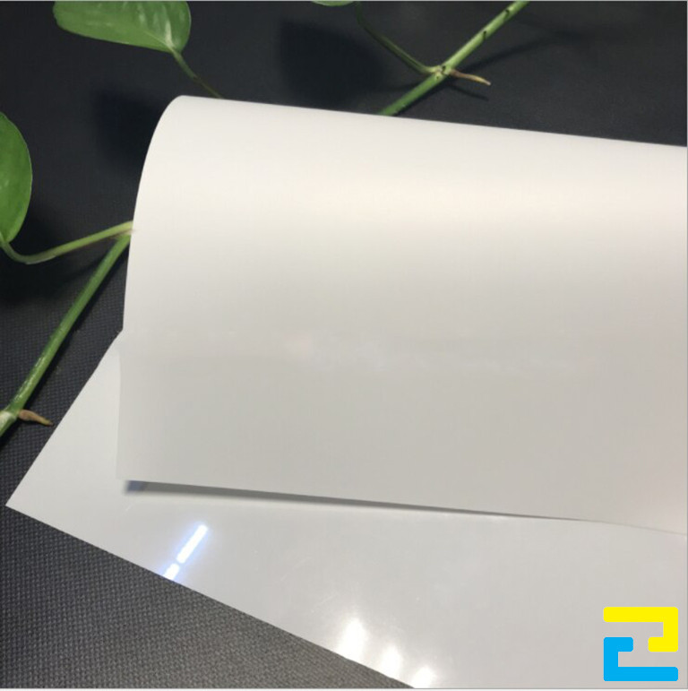 Sử dụng chất liệu in backlit film sẽ giúp cho standee nhà hàng có tuổi thọ dao động từ 2 đến 4 năm