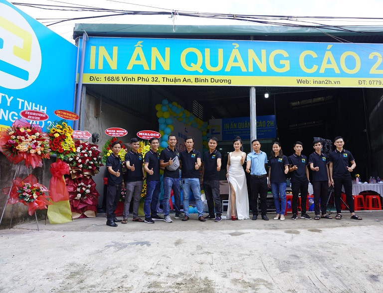 Công Ty In Ấn Quảng Cáo 2H chuyên nhận sản xuất mẫu băng rôn tiệc tất niên đẹp sắc nét, thời gian có hàng nhanh chóng, giá thành in rẻ