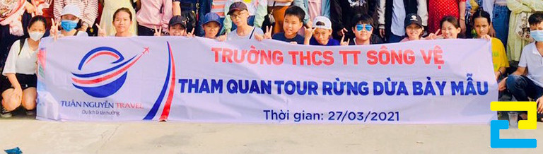 Sản phẩm in băng rôn du lịch thường được ứng dụng để những người tham gia sự kiện du lịch cầm trên tay để chụp ảnh