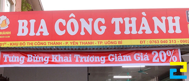 Mẫu 2: Băng rôn chào mừng khai trương quán bia được thiết kế tối giản, có kiểu chữ đơn giản được tô màu trắng, kết hợp với tông màu đỏ nổi bật