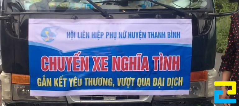 Cả hai công nghệ in kỹ thuật số và công nghệ in UV đều thích hợp để sản xuất bandroll chạy từ thiện được treo ở trên xe