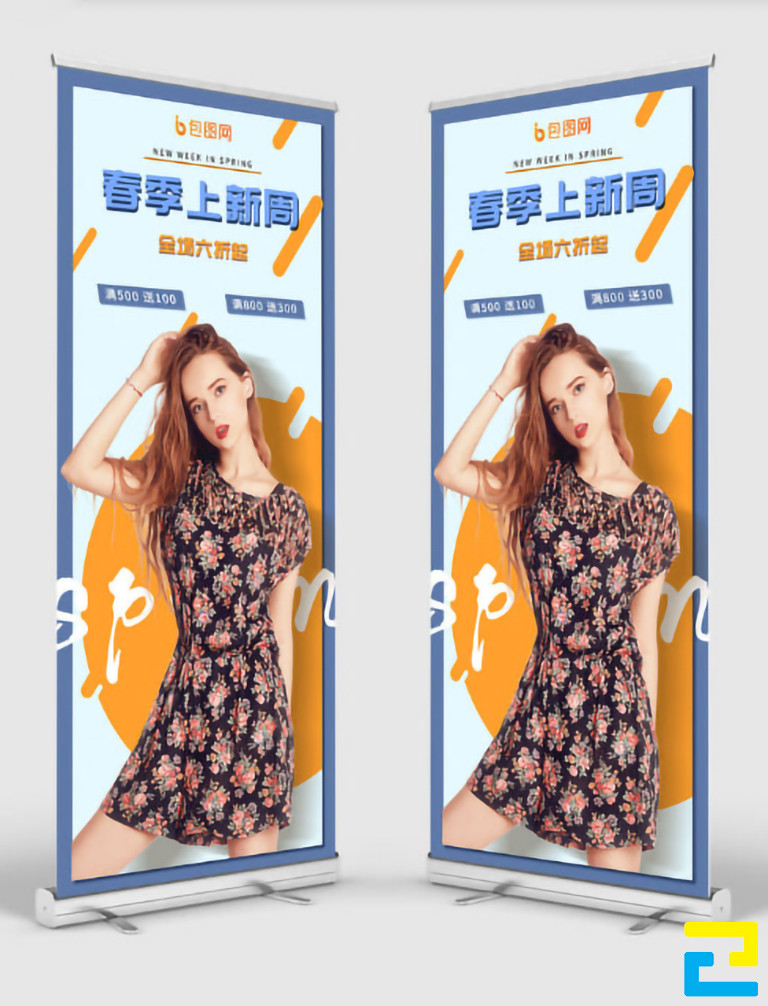 Mẫu 12: Standee có hình ảnh người mẫu quảng cáo thời trang được thiết kế với kích thước lớn, bố cục hợp lý, standee có tông màu xanh - vàng
