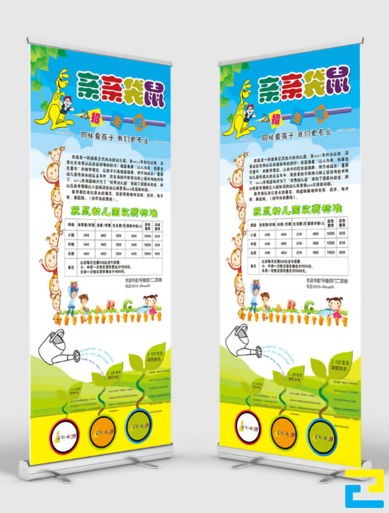 Mẫu 2: Standee được thiết kế đầy đủ những nội dung tuyển sinh, có hình ảnh minh họa đẹp mắt, tông màu trắng - xanh dương - xanh lá - vàng