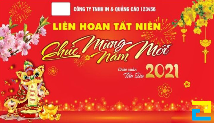 Mẫu 17: Băng rôn có hình ảnh múa lân, hình ảnh hoa mai, hoa đào,... đẹp bắt mắt, bandroll có tông màu đỏ chủ đạo, có kiểu chữ đơn giản - nghệ thuật
