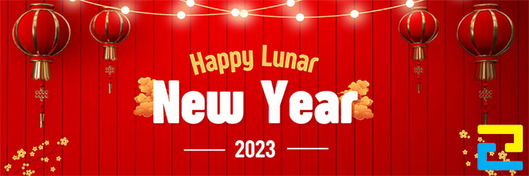 Mẫu 21: Băng rôn được thiết kế tối giản, có tông màu đỏ chủ đạo nổi bật, bandroll có kiểu chữ đơn giản, có những hình ảnh trang trí như: Lồng đèn, hoa mai,... đẹp mắt