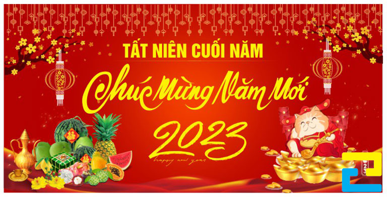 Mẫu 42: Băng rôn có tông màu đỏ chủ đạo, hình ảnh con giáp, hình ảnh hoa mai, trái cây,... được thiết kế với bố cục hợp lý, bandroll có kiểu chữ đơn giản - nghệ thuật