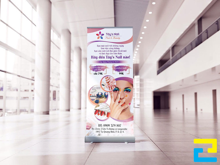 Mẫu 14: Standee có mô tả đầy đủ về thông tin dịch vụ, hình ảnh minh họa cho dịch vụ được thiết kế với bố cục hợp lý, standee có tông màu trắng chủ đạo