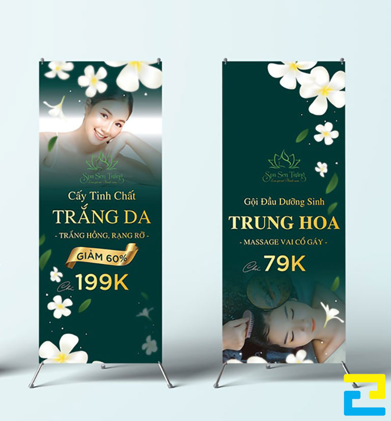 Mẫu 16: Standee có tông màu xanh đậm chủ đạo, có hình ảnh minh họa đẹp mắt, kết hợp với hình ảnh hoa trang trí, standee có kiểu chữ đơn giản