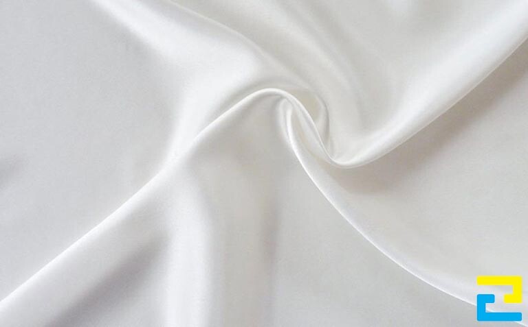 Chất liệu vải silk sẽ rất phù hợp nếu quý khách có mong muốn in băng rôn 2/9 có thể tái sử dụng từ 3 cho đến 7 năm