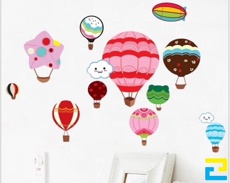 Mẫu 13: Decal trang trí có hình khinh khí cầu, đám mây dùng để trang trí cho trường mầm non, phòng ngủ cho bé,...