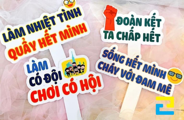 Những Mẫu Bảng Cầm Tay Chụp ảnh Sự Kiện Phù Hợp Với Các Buổi Tiệc Happy End Year , Thúc đẩy Tinh Thần Cũng Như góp Phần Sinh động Bưởi Tiệc, Nội Dung Và Hình ảnh Kết Hợp Hài Hòa Với Nhau Compressed