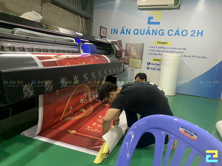 In background công ty mang đến nhiều lợi ích, giúp tăng khả năng nhận diện thương hiệu, giảm chi phí truyền thông, quảng cáo,…