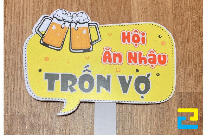 Mẫu 1: Bảng hashtag chữ kết hợp ảnh cốc bia với hashtag Hội ăn nhậu trốn vợ, dành cho những team đã có gia đình đi nhậu màu sắc nổi bật sắc nét