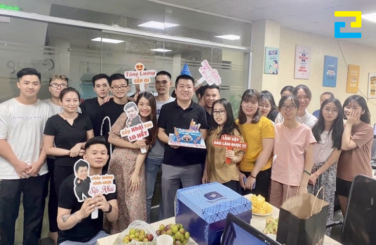 Hình 1: Hashtag chụp hình sinh nhật sếp