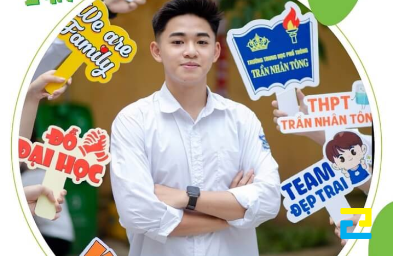 Hình 7: Hashtag cầm tay kỷ yếu