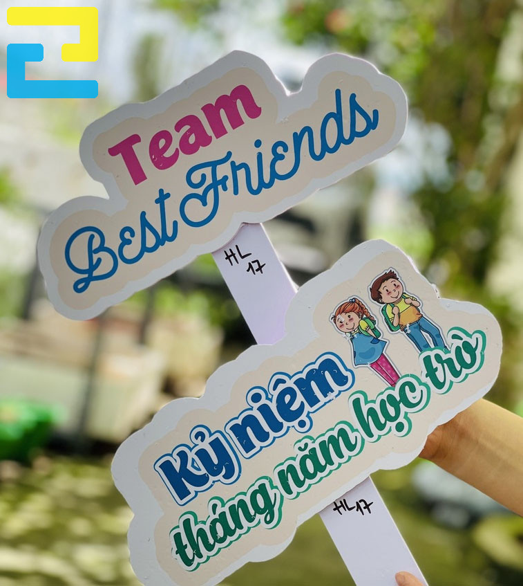 Lưu Giữ Kỷ Niệm Với Các Mẫu Hashtag Cầm Tay.