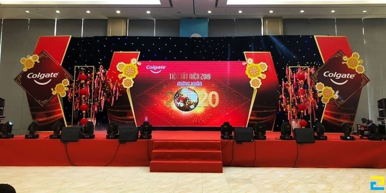 Sân khấu mang đậm chủ đề tiệc tất niên mừng xuân của Colgate