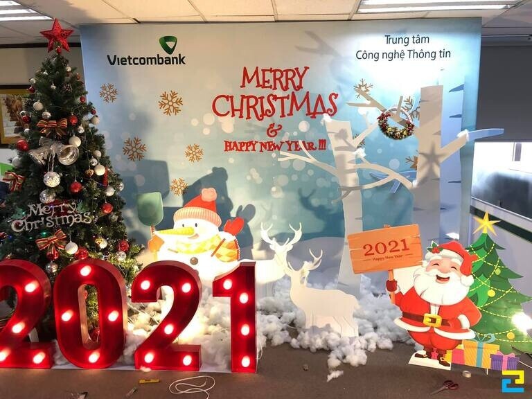 Mẫu tiểu cảnh tiết kiệm chi phí chỉ với backdrop nổi bật Giáng sinh cùng hộp đèn LED